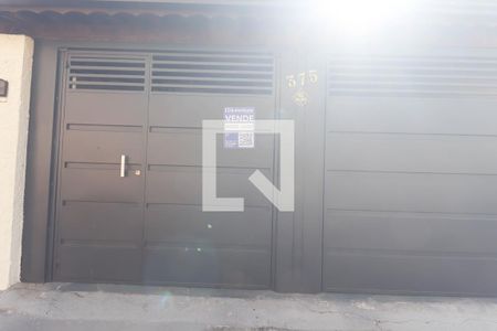 Casa à venda com 95m², 3 quartos e 3 vagas Casa à venda com 95m², 3 quartos e 3 vagasFachada