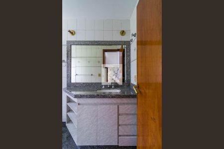 Apartamento à venda com 213m², 3 quartos e 3 vagas Apartamento à venda com 213m², 3 quartos e 3 vagasBanheiro do Quarto 2