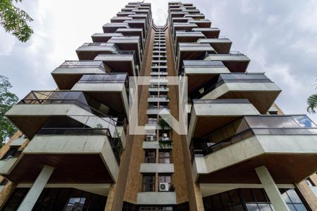 Apartamento à venda com 213m², 3 quartos e 3 vagas Apartamento à venda com 213m², 3 quartos e 3 vagasFachada