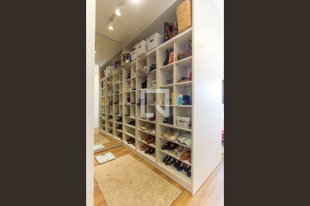 Apartamento à venda com 167m², 3 quartos e 3 vagas Apartamento à venda com 167m², 3 quartos e 3 vagasCloset da suíte