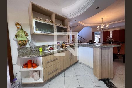 Casa à venda com 370m², 5 quartos e 3 vagas Casa à venda com 370m², 5 quartos e 3 vagasCozinha