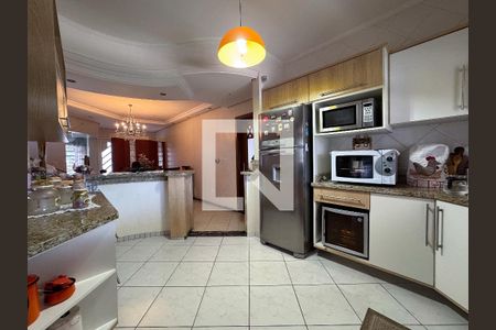 Casa à venda com 370m², 5 quartos e 3 vagas Casa à venda com 370m², 5 quartos e 3 vagasCozinha