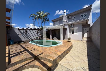 Casa à venda com 370m², 5 quartos e 3 vagas Casa à venda com 370m², 5 quartos e 3 vagasÁrea Externa