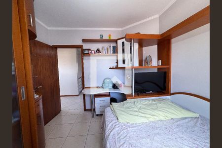 Casa à venda com 370m², 5 quartos e 3 vagas Casa à venda com 370m², 5 quartos e 3 vagasQuarto 4