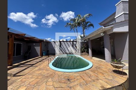 Casa à venda com 370m², 5 quartos e 3 vagas Casa à venda com 370m², 5 quartos e 3 vagasÁrea Externa