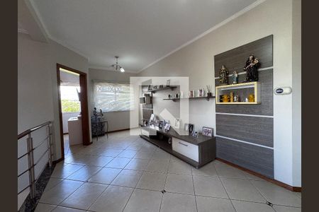 Casa à venda com 370m², 5 quartos e 3 vagas Casa à venda com 370m², 5 quartos e 3 vagasSala