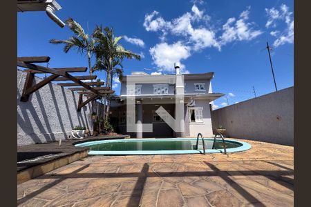 Casa à venda com 370m², 5 quartos e 3 vagas Casa à venda com 370m², 5 quartos e 3 vagasÁrea Externa