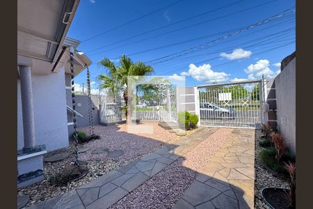 Casa à venda com 370m², 5 quartos e 3 vagas Casa à venda com 370m², 5 quartos e 3 vagasFachada