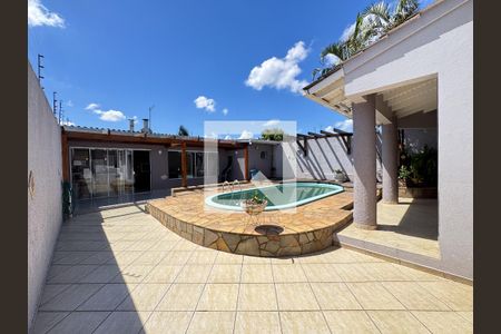 Casa à venda com 370m², 5 quartos e 3 vagas Casa à venda com 370m², 5 quartos e 3 vagasÁrea Externa