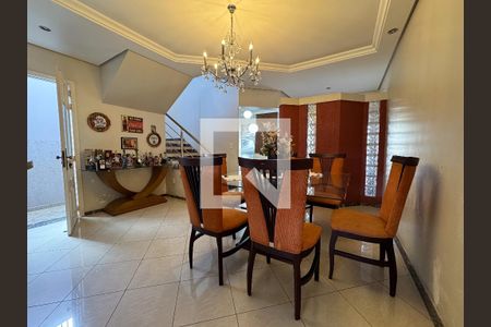 Casa à venda com 370m², 5 quartos e 3 vagas Casa à venda com 370m², 5 quartos e 3 vagasCozinha