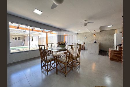 Casa à venda com 370m², 5 quartos e 3 vagas Casa à venda com 370m², 5 quartos e 3 vagasÁrea de lazer