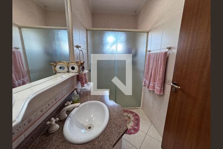 Casa à venda com 370m², 5 quartos e 3 vagas Casa à venda com 370m², 5 quartos e 3 vagasBanheiro Social 1