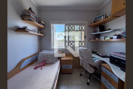 Casa à venda com 370m², 5 quartos e 3 vagas Casa à venda com 370m², 5 quartos e 3 vagasQuarto 2