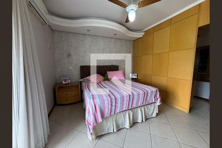 Casa à venda com 370m², 5 quartos e 3 vagas Casa à venda com 370m², 5 quartos e 3 vagasQuarto 1