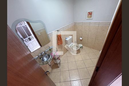 Casa à venda com 370m², 5 quartos e 3 vagas Casa à venda com 370m², 5 quartos e 3 vagasBanheiro Social 2