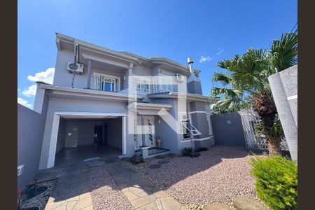 Casa à venda com 370m², 5 quartos e 3 vagas Casa à venda com 370m², 5 quartos e 3 vagasFachada