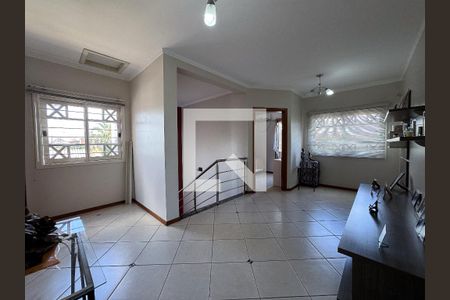 Casa à venda com 370m², 5 quartos e 3 vagas Casa à venda com 370m², 5 quartos e 3 vagasSala