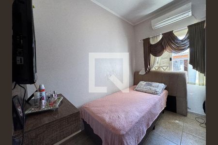 Casa à venda com 370m², 5 quartos e 3 vagas Casa à venda com 370m², 5 quartos e 3 vagasQuarto 5