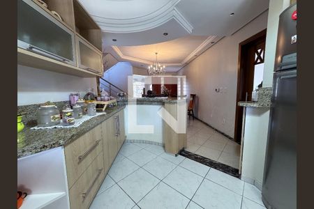 Casa à venda com 370m², 5 quartos e 3 vagas Casa à venda com 370m², 5 quartos e 3 vagasCozinha