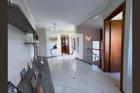 Casa à venda com 370m², 5 quartos e 3 vagas Casa à venda com 370m², 5 quartos e 3 vagasSala