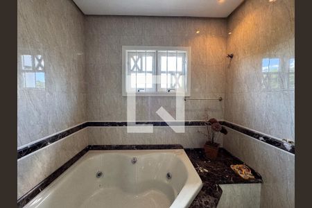 Casa à venda com 370m², 5 quartos e 3 vagas Casa à venda com 370m², 5 quartos e 3 vagasBanheiro Quarto 1