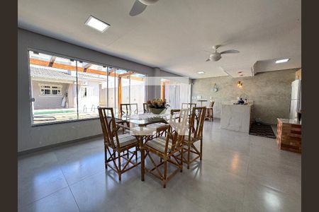 Casa à venda com 370m², 5 quartos e 3 vagas Casa à venda com 370m², 5 quartos e 3 vagasÁrea de lazer