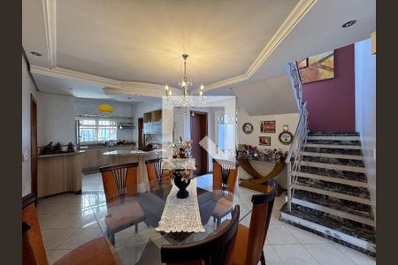 Casa à venda com 370m², 5 quartos e 3 vagas Casa à venda com 370m², 5 quartos e 3 vagasCozinha