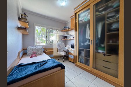 Casa à venda com 370m², 5 quartos e 3 vagas Casa à venda com 370m², 5 quartos e 3 vagasQuarto 2