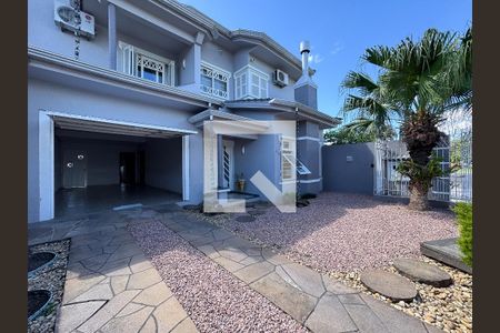 Casa à venda com 370m², 5 quartos e 3 vagas Casa à venda com 370m², 5 quartos e 3 vagasFachada