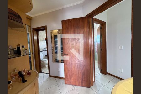 Casa à venda com 370m², 5 quartos e 3 vagas Casa à venda com 370m², 5 quartos e 3 vagasQuarto 1