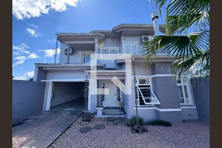 Casa à venda com 370m², 5 quartos e 3 vagas Casa à venda com 370m², 5 quartos e 3 vagasFachada