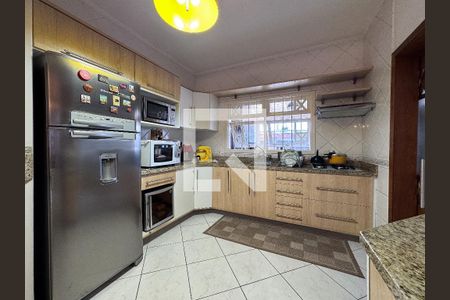 Casa à venda com 370m², 5 quartos e 3 vagas Casa à venda com 370m², 5 quartos e 3 vagasCozinha