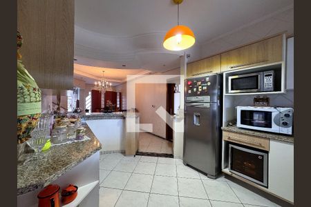 Casa à venda com 370m², 5 quartos e 3 vagas Casa à venda com 370m², 5 quartos e 3 vagasCozinha