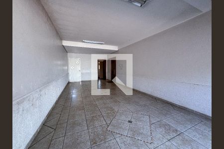 Casa à venda com 370m², 5 quartos e 3 vagas Casa à venda com 370m², 5 quartos e 3 vagasÁrea Externa