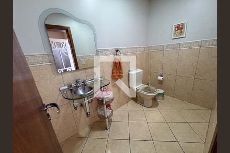 Casa à venda com 370m², 5 quartos e 3 vagas Casa à venda com 370m², 5 quartos e 3 vagasBanheiro Social 2