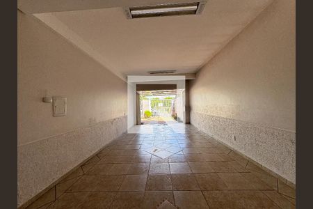 Casa à venda com 370m², 5 quartos e 3 vagas Casa à venda com 370m², 5 quartos e 3 vagasÁrea Externa