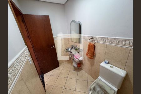 Casa à venda com 370m², 5 quartos e 3 vagas Casa à venda com 370m², 5 quartos e 3 vagasBanheiro Social 2