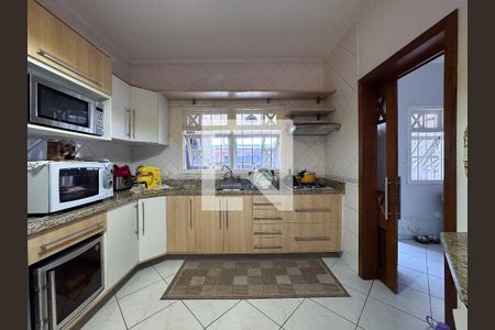 Casa à venda com 370m², 5 quartos e 3 vagas Casa à venda com 370m², 5 quartos e 3 vagasCozinha