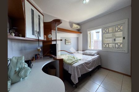 Casa à venda com 370m², 5 quartos e 3 vagas Casa à venda com 370m², 5 quartos e 3 vagasQuarto 4