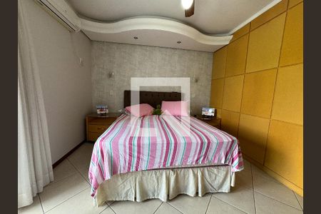 Casa à venda com 370m², 5 quartos e 3 vagas Casa à venda com 370m², 5 quartos e 3 vagasQuarto 1