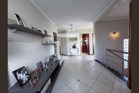 Casa à venda com 370m², 5 quartos e 3 vagas Casa à venda com 370m², 5 quartos e 3 vagasSala