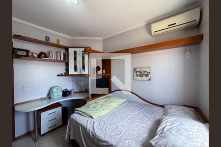 Casa à venda com 370m², 5 quartos e 3 vagas Casa à venda com 370m², 5 quartos e 3 vagasQuarto 4