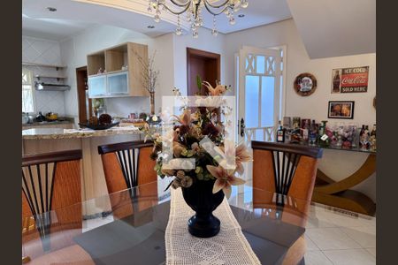 Casa à venda com 370m², 5 quartos e 3 vagas Casa à venda com 370m², 5 quartos e 3 vagasCozinha