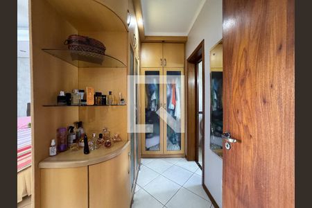 Casa à venda com 370m², 5 quartos e 3 vagas Casa à venda com 370m², 5 quartos e 3 vagasQuarto 1