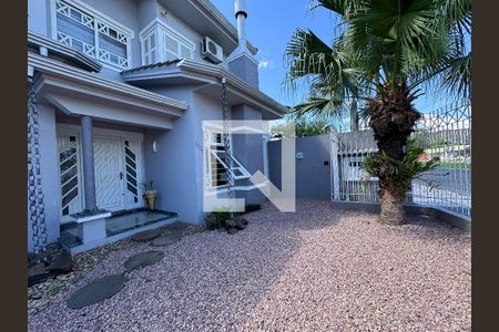 Casa à venda com 370m², 5 quartos e 3 vagas Casa à venda com 370m², 5 quartos e 3 vagasFachada