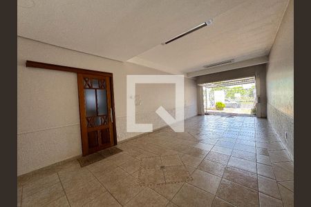 Casa à venda com 370m², 5 quartos e 3 vagas Casa à venda com 370m², 5 quartos e 3 vagasÁrea Externa