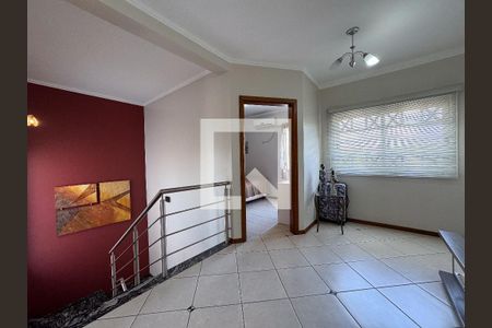 Casa à venda com 370m², 5 quartos e 3 vagas Casa à venda com 370m², 5 quartos e 3 vagasSala