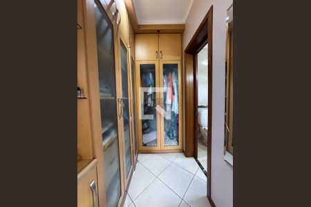 Casa à venda com 370m², 5 quartos e 3 vagas Casa à venda com 370m², 5 quartos e 3 vagasQuarto 1