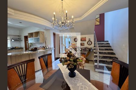 Casa à venda com 370m², 5 quartos e 3 vagas Casa à venda com 370m², 5 quartos e 3 vagasCozinha