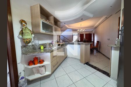 Casa à venda com 370m², 5 quartos e 3 vagas Casa à venda com 370m², 5 quartos e 3 vagasCozinha